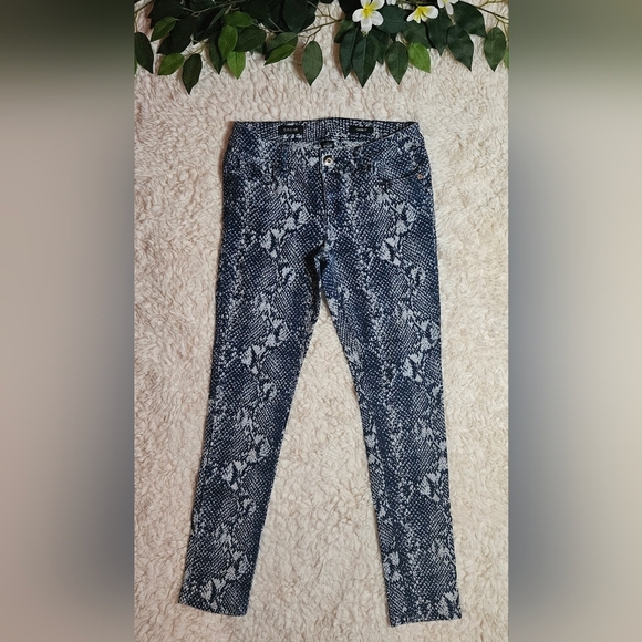 Cache Textured Skinny Snakeskin Print Pants - Picture 2 of 8